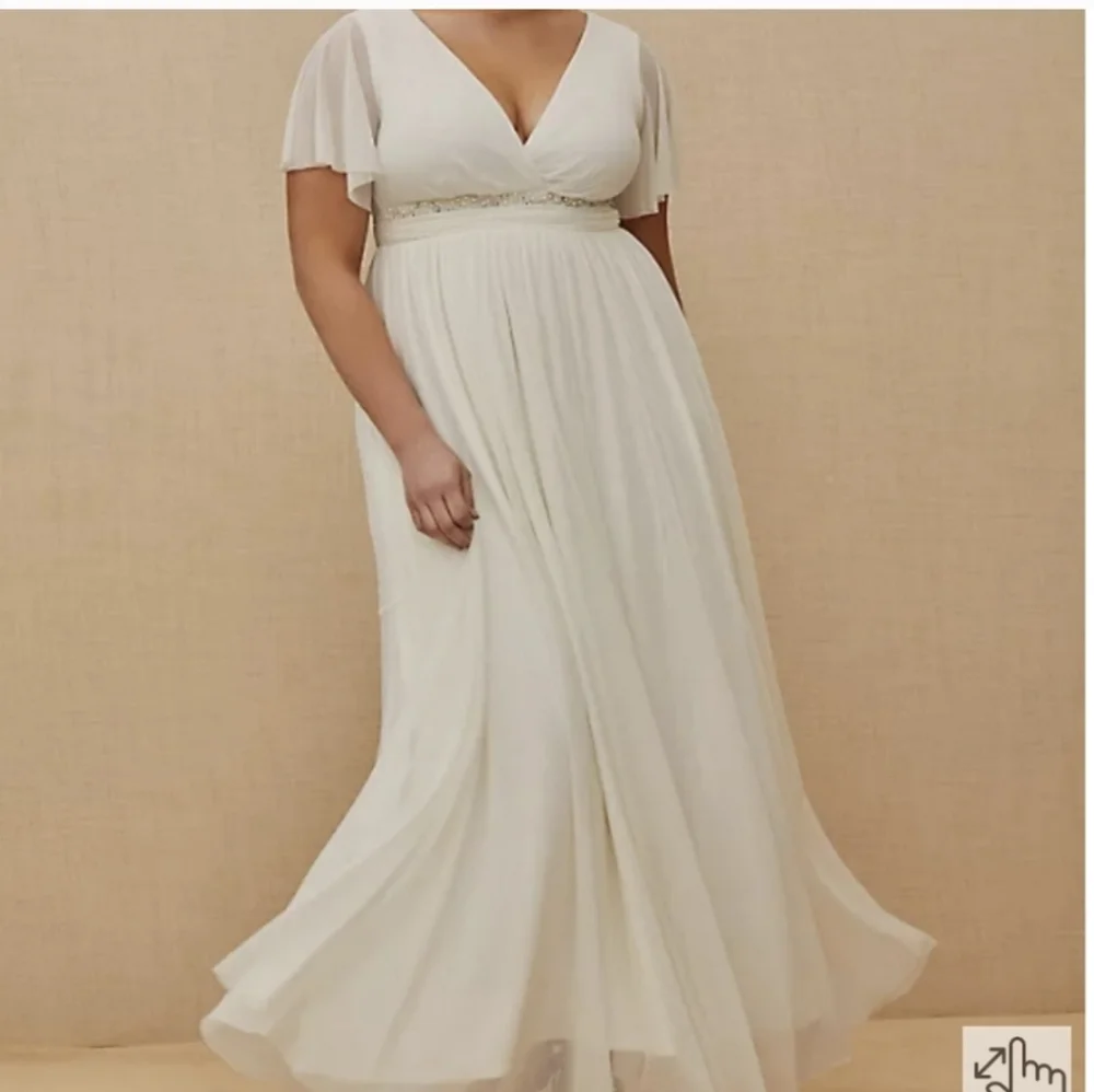 ♡NEW TO CLOSET♡ Torrid White Wedding Dress with Silver Accents - Picture 2 of 5